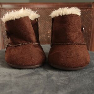 🧸 3/$20 Build-A-Bear Brown Booties boots with Cream Fur with heart detail